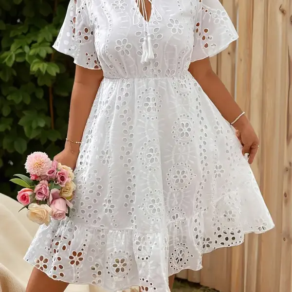 Elegant Plus Size Lace Dress with Tie-Waist Detai
